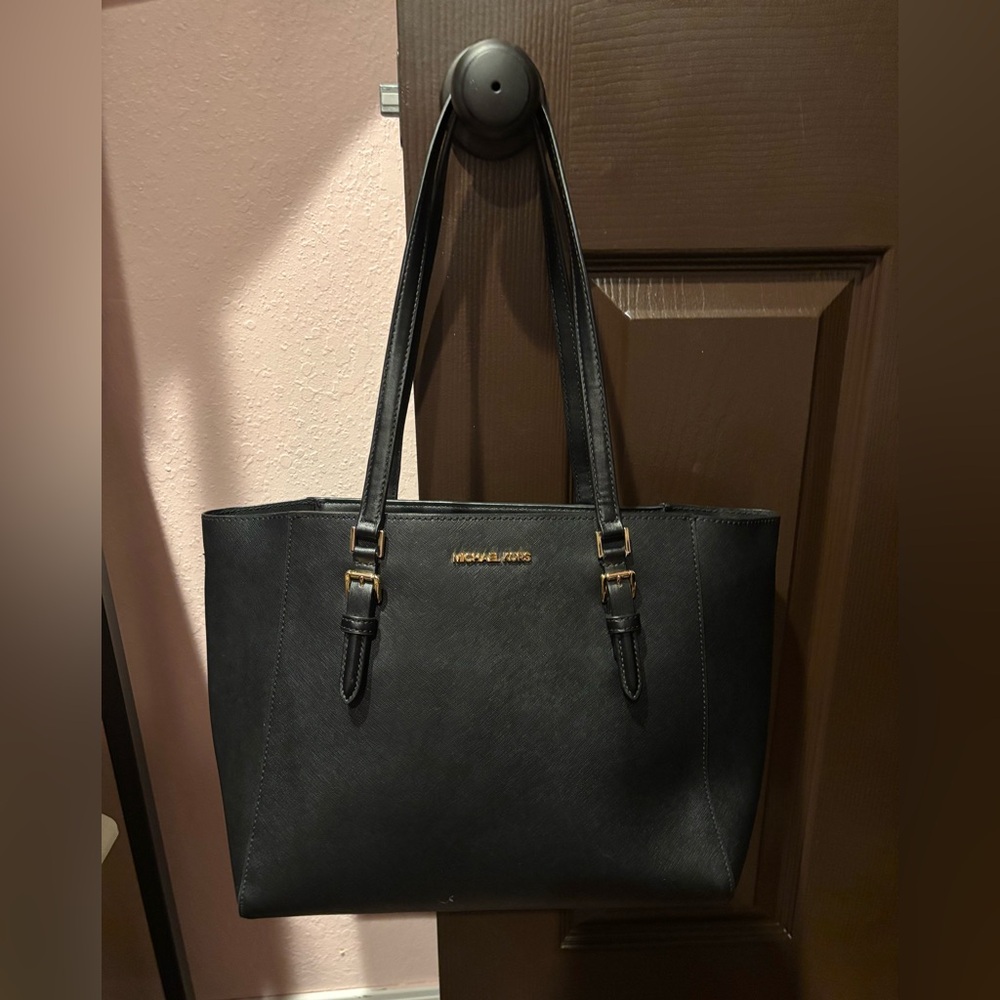 EUC Michael Kors All Leather Black Tote